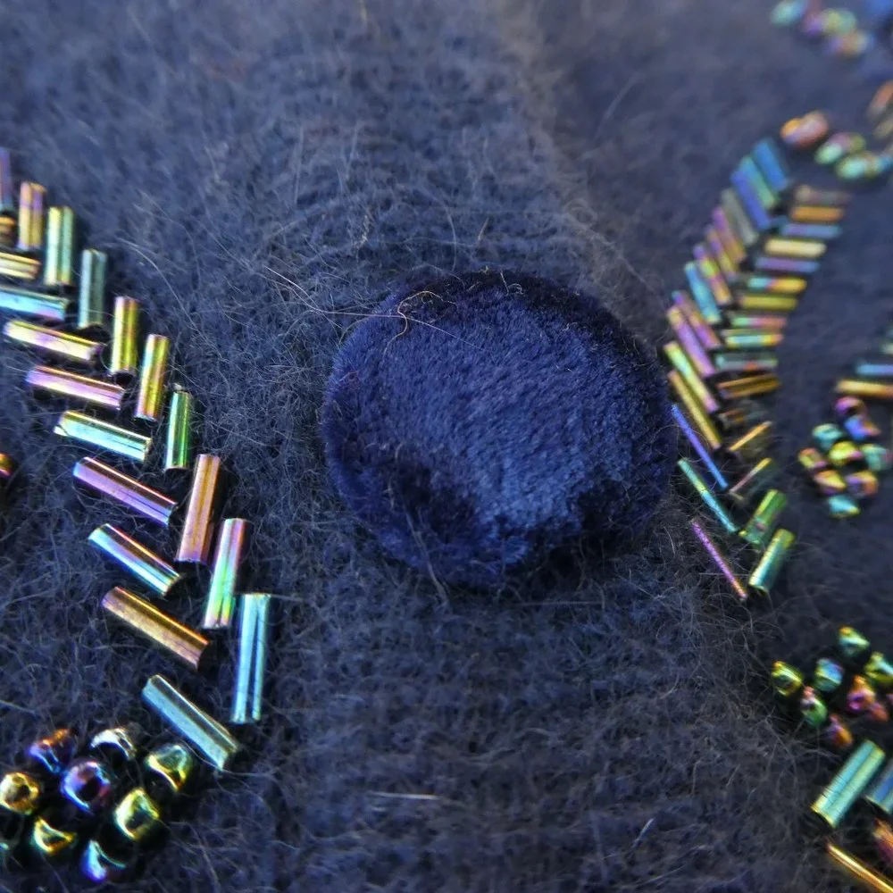 ANGoRa WooL Talbots Iridescent Beaded Soft Navy Cardigan Velvet Buttons Collar M